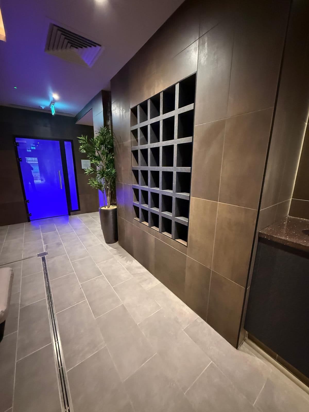 Discover our commercial tiles